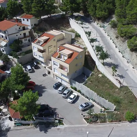 Apartments Villa Astra & Pinija Brela Exterior photo