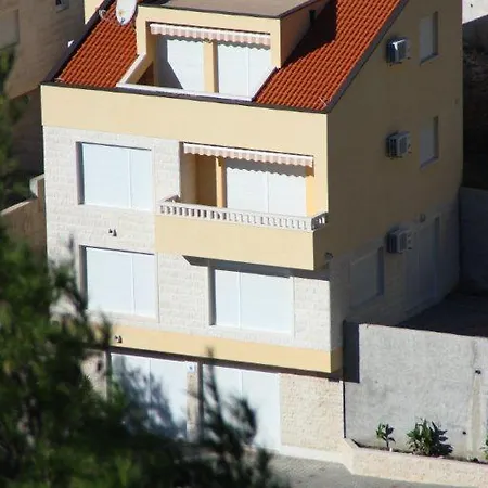 Apartments Villa Astra & Pinija Brela Exterior photo
