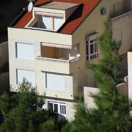 Apartments Villa Astra & Pinija Brela Exterior photo
