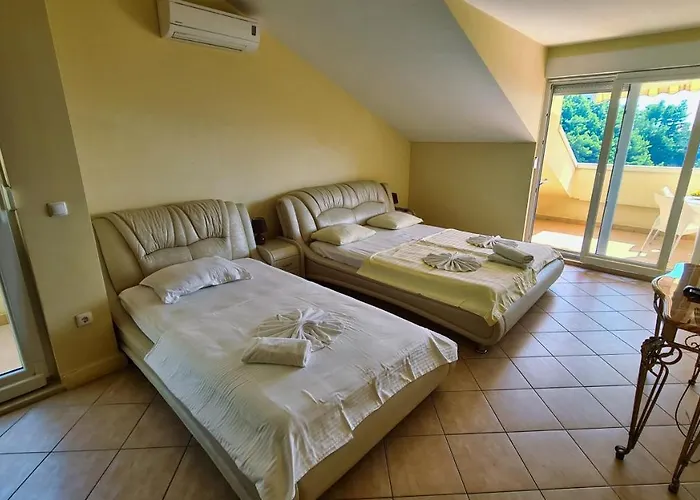 Apartments Villa Astra & Pinija