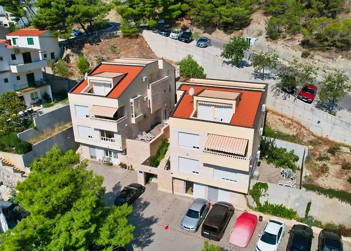 Apartments Villa Astra & Pinija