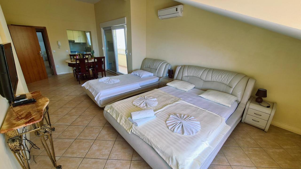 Astra & Pinija Apartment *