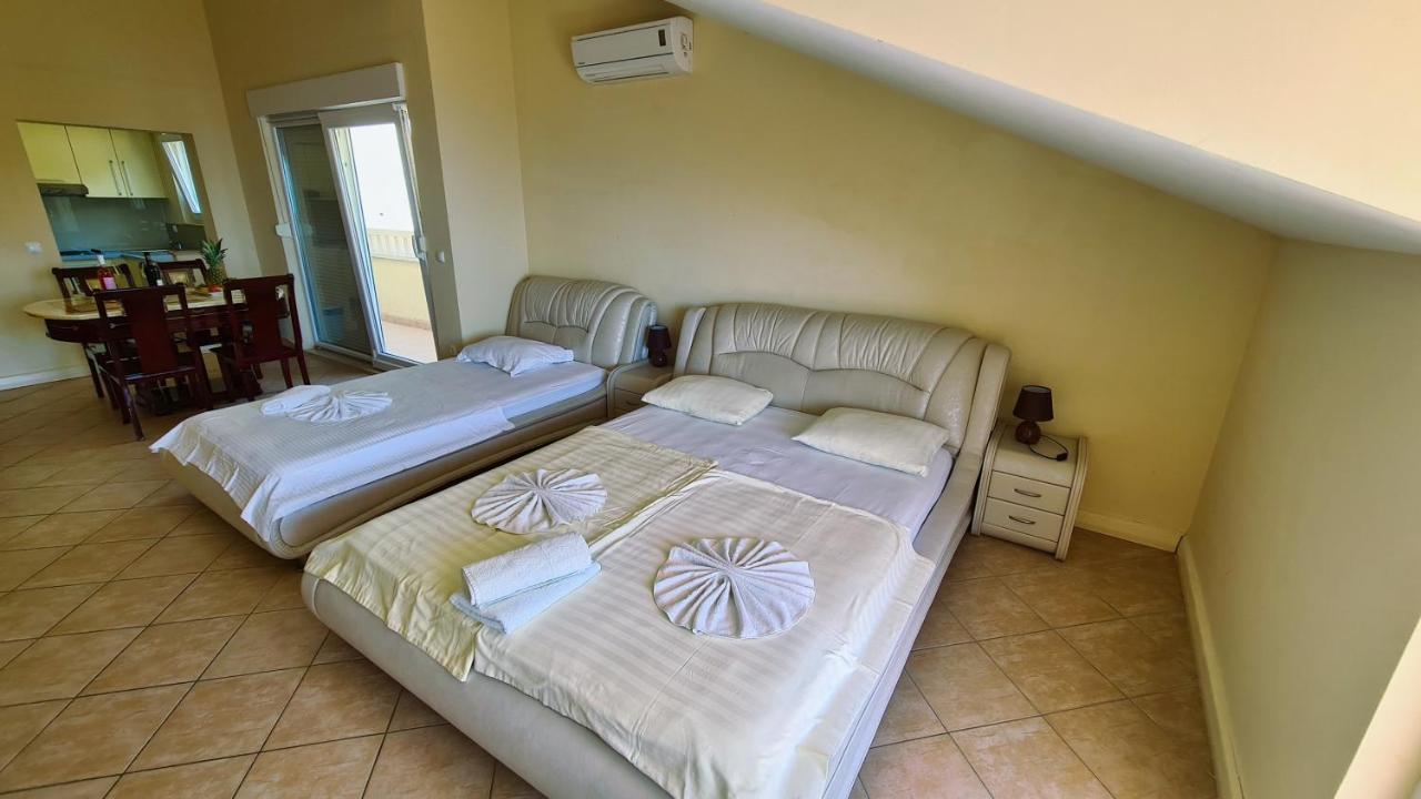 Apartment Astra & Pinija Brela