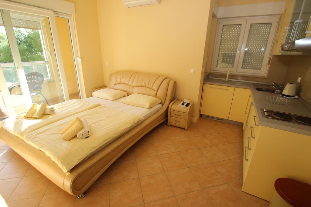 Astra & Pinija Apartment *