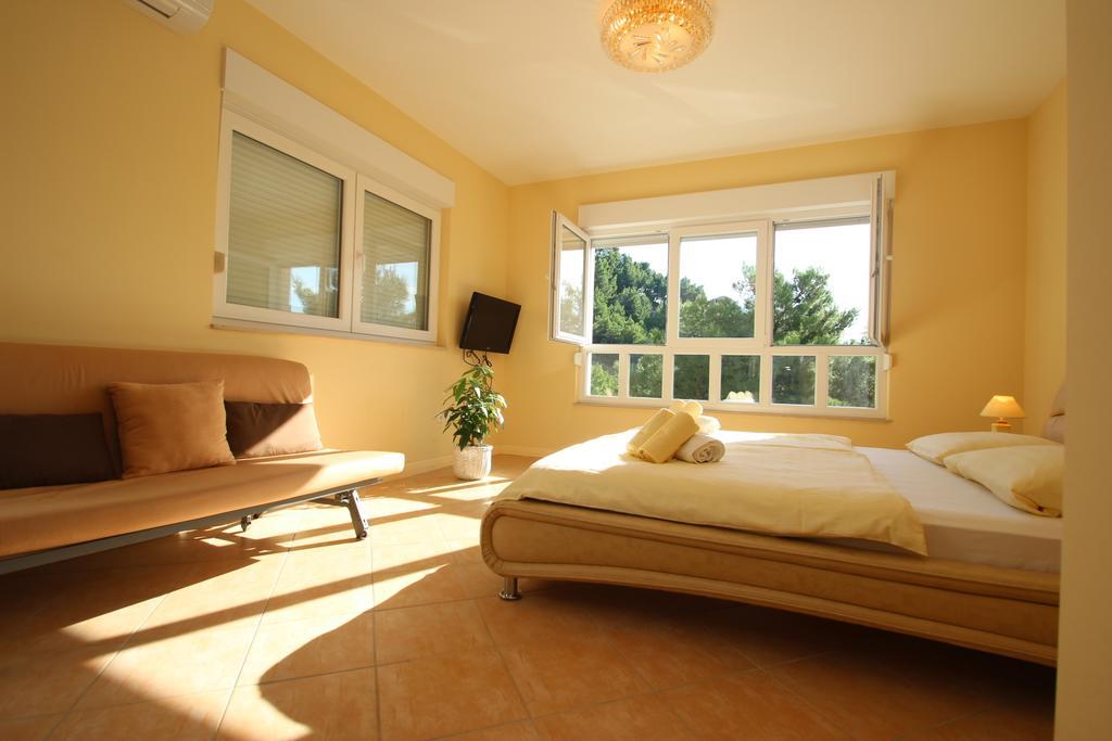 Apartment Astra & Pinija Brela