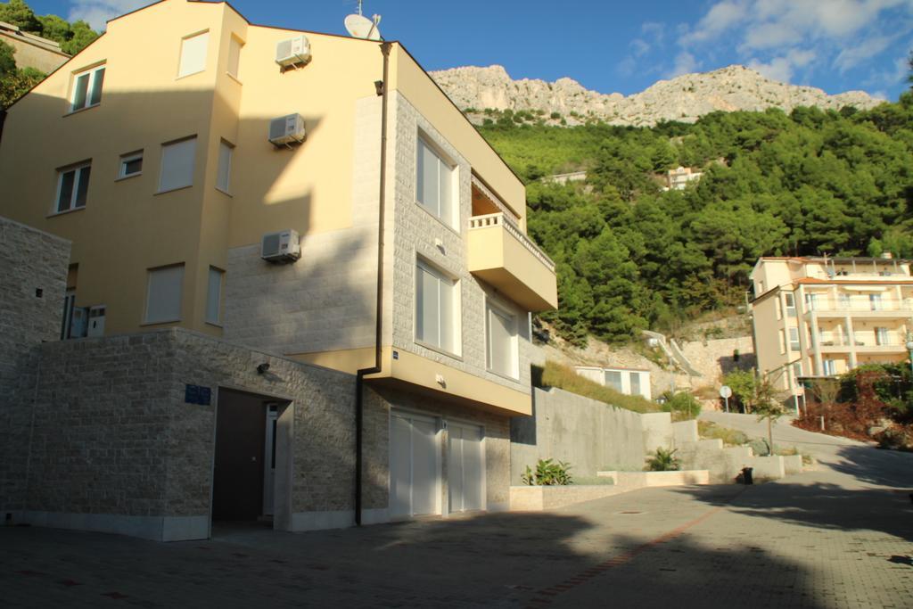 Astra & Pinija Apartment Brela
